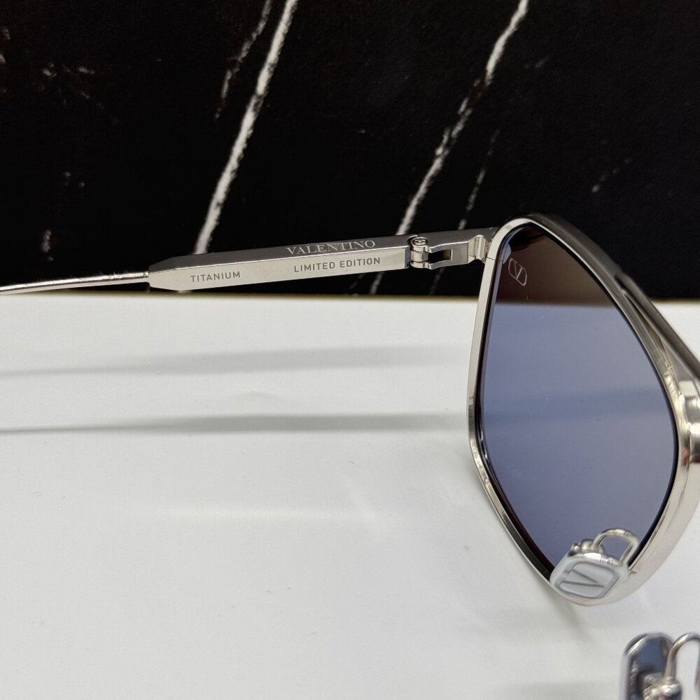 NEW VALENTINO VLS-168B SILVER BLUE UNISEX SUNGLASSES - Picture 6 of 9